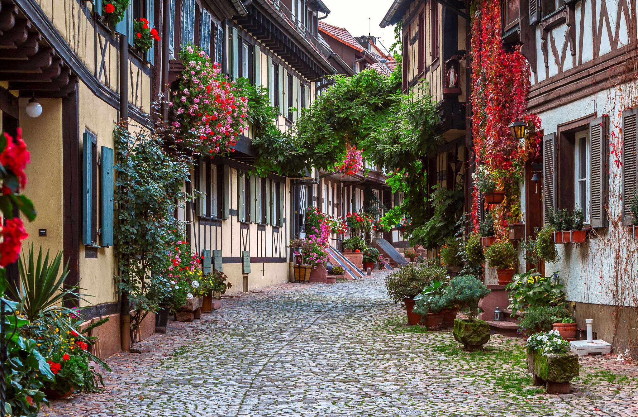 Historische Gasse in einer europäischen Stadt